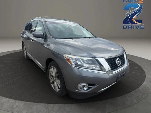 Used 2016 Nissan Pathfinder Platinum w/ Family Entertainment Package AWD/4WD image 4