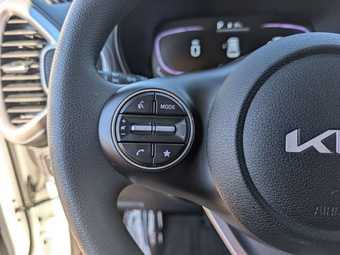 Certified 2025 Kia Soul LX image 23