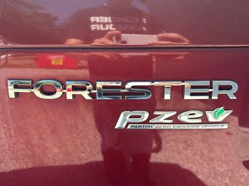 Used 2016 Subaru Forester 2.5i Premium w/ All-Weather Package AWD/4WD image 14