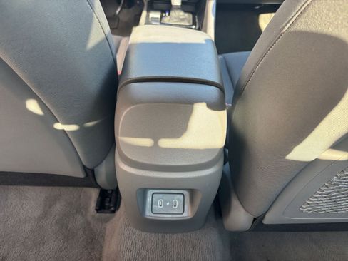 Used 2025 Hyundai Elantra SEL image 24