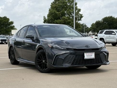 Used 2026 Toyota Camry SE FWD image 2