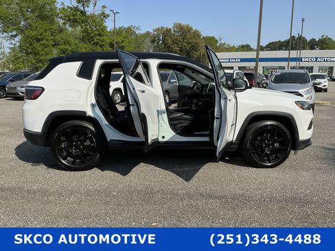 Used 2022 Jeep Compass Altitude image 33