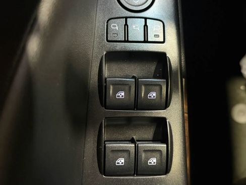 Used 2016 Chevrolet Suburban LT image 22