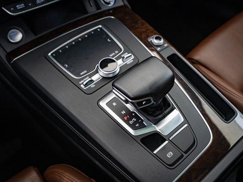 Used 2018 Audi Q5 2.0T Premium Plus w/ Premium Plus Package image 31