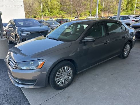 Used 2014 Volkswagen Passat 1.8T S image 1