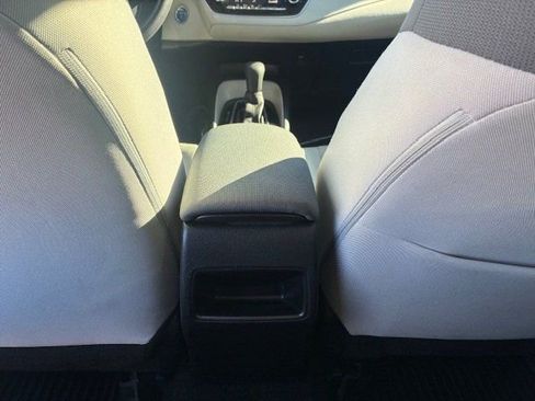 Used 2021 Toyota Corolla LE image 19