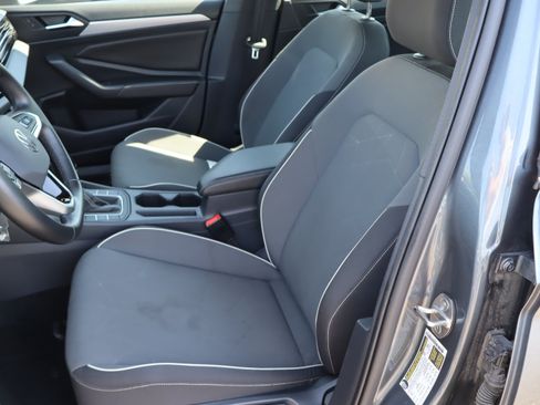 Used 2025 Volkswagen Jetta Sport FWD image 16