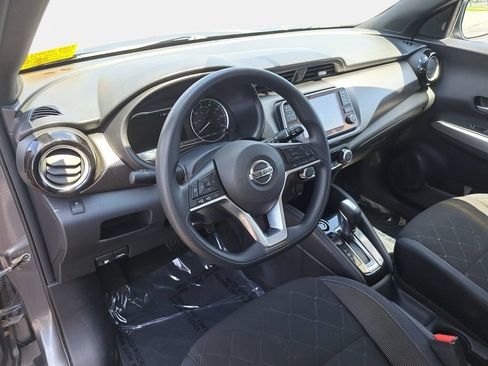 Used 2019 Nissan Kicks SV FWD image 16
