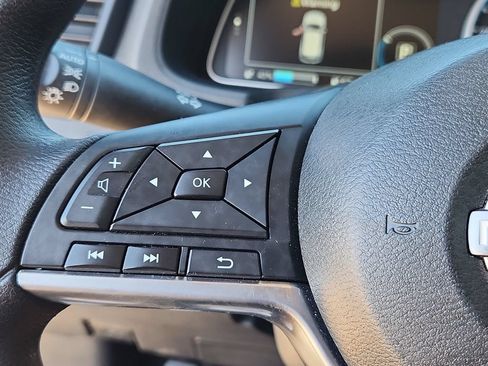 Used 2025 Nissan Leaf S FWD image 18
