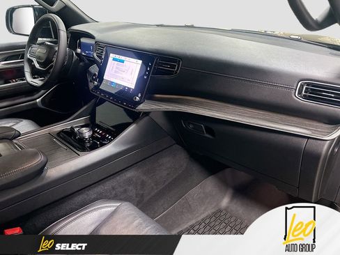 Used 2024 Jeep Wagoneer Series III image 31