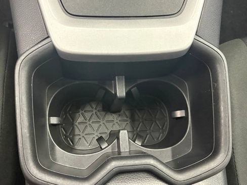 Used 2025 Toyota RAV4 XLE FWD image 33