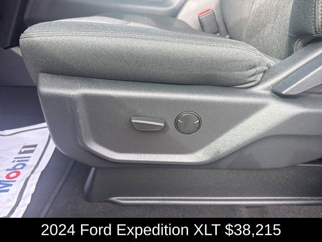 Used 2024 Ford Expedition XLT AWD/4WD image 14