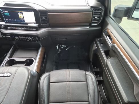 Certified 2024 Chevrolet Silverado 2500 High Country w/ High Country Premium Package AWD/4WD image 31