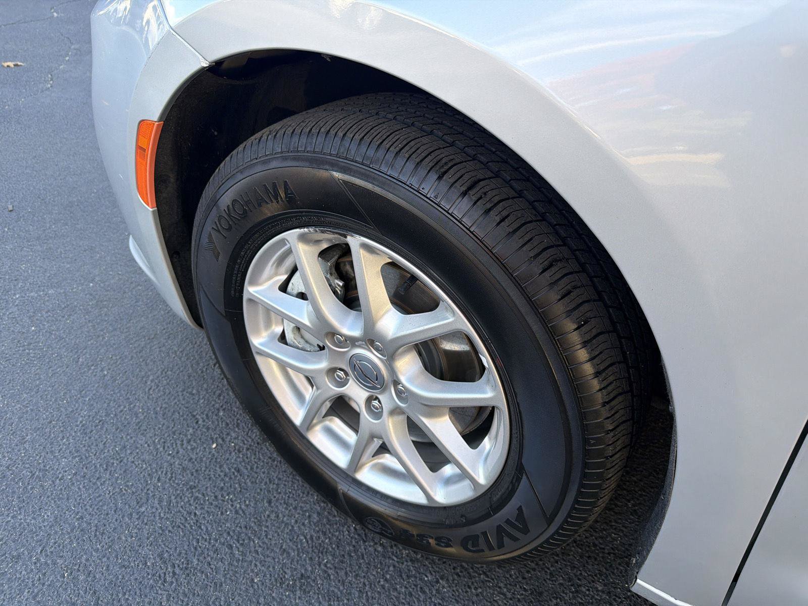 Used 2024 Chrysler Pacifica Touring-L FWD image 9