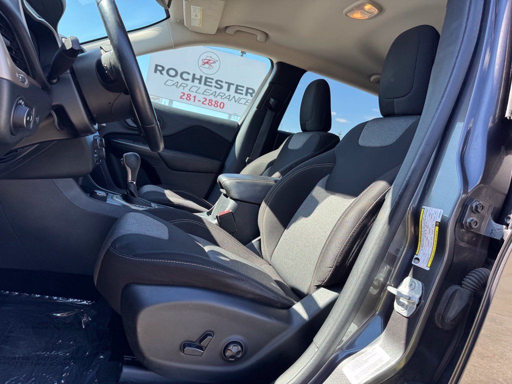 Used 2014 Jeep Cherokee Latitude w/ Comfort/Convenience Group AWD/4WD image 5