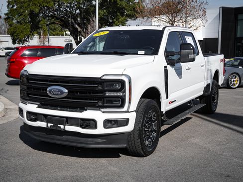 Used 2025 Ford F350 Platinum image 5