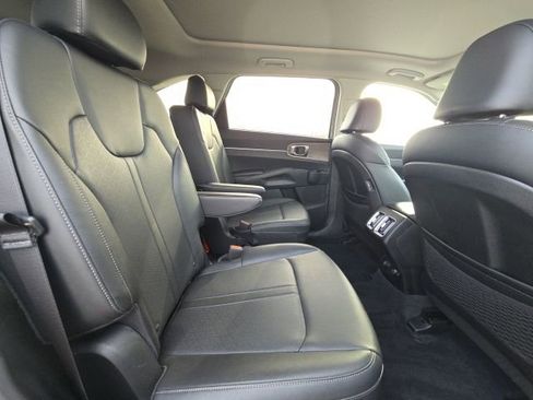 Used 2022 Kia Sorento EX w/ Panoramic Sunroof Package image 15