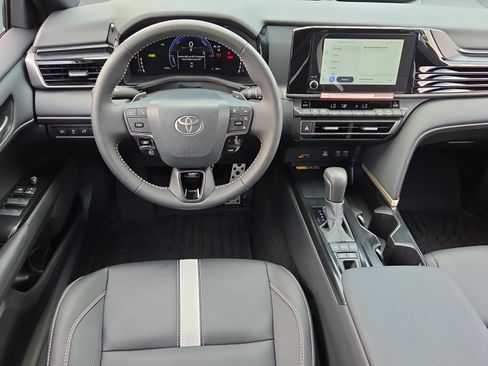 Used 2026 Toyota Camry SE FWD image 23