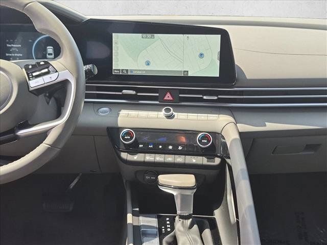 Used 2024 Hyundai Elantra SEL w/ Convenience Package FWD image 15