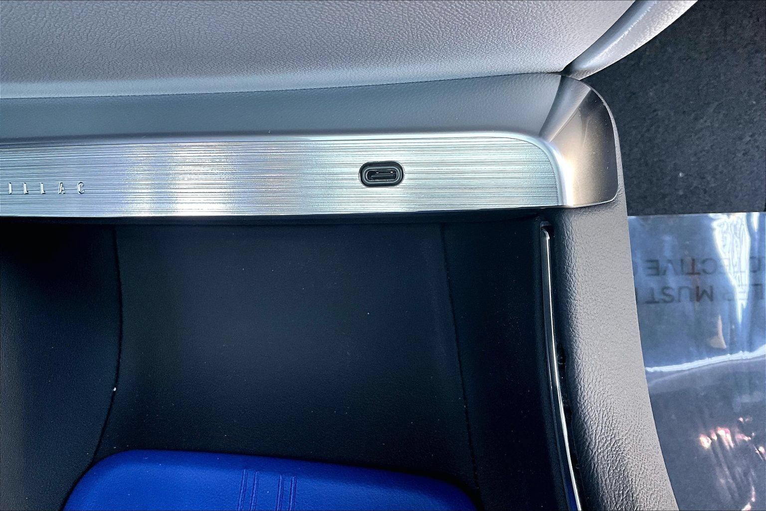 New 2026 Cadillac Lyriq Luxury w/ LPO, Floor Liner Package AWD/4WD image 19