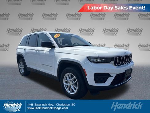 Used 2023 Jeep Grand Cherokee Laredo X AWD/4WD image 1