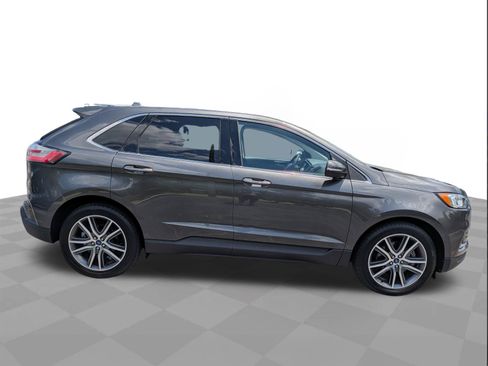 Used 2019 Ford Edge Titanium w/ Cold Weather Package AWD/4WD image 3