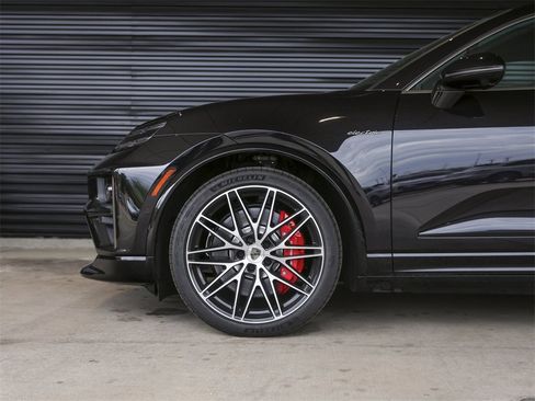 New 2025 Porsche Macan Turbo Electric image 12