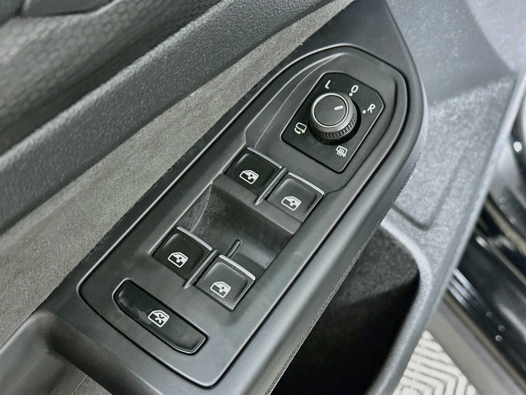 Certified 2024 Volkswagen GTI S FWD image 17