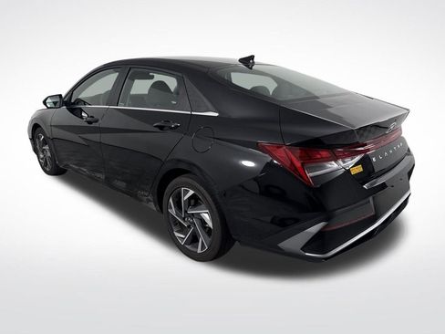 Used 2025 Hyundai Elantra SEL image 6