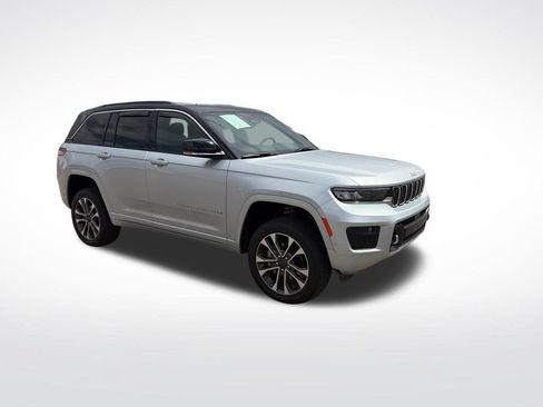 Used 2024 Jeep Grand Cherokee Overland w/ Trailer Tow Package AWD/4WD image 7