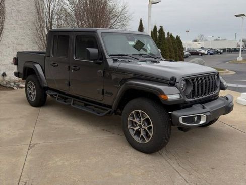 Used 2024 Jeep Gladiator Sport image 7