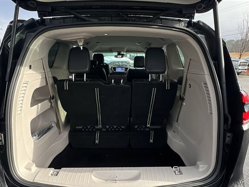 Used 2024 Chrysler Pacifica Touring-L image 13