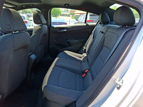 Used 2018 Chevrolet Cruze LT w/ Sun And Sound Package FWD image 10
