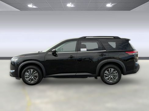 Used 2025 Nissan Pathfinder SV FWD image 3