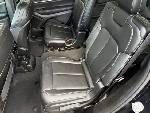 Used 2023 Jeep Grand Cherokee L Limited AWD/4WD image 34