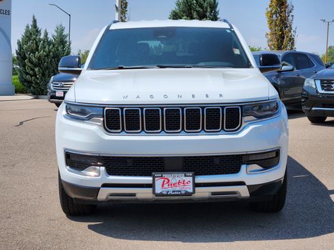 Used 2024 Jeep Wagoneer L Series II w/ Flexible Seating Group AWD/4WD image 5
