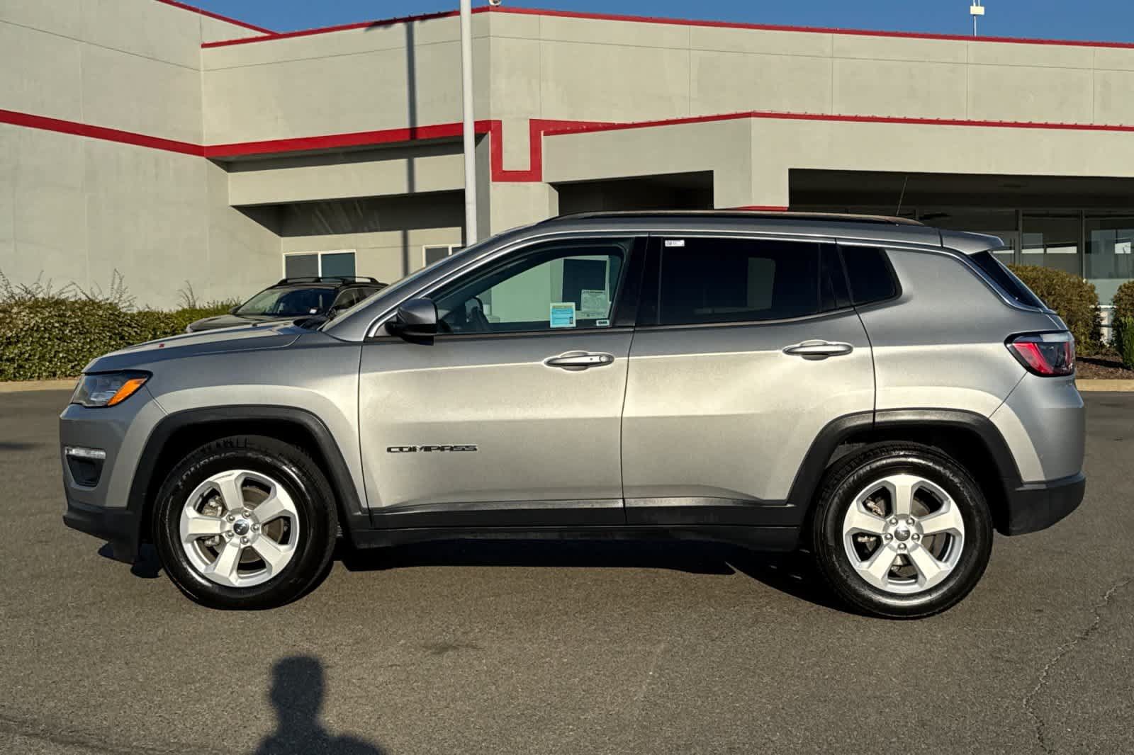 Used 2021 Jeep Compass Latitude FWD image 9