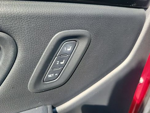 Certified 2025 Honda Pilot Touring image 15