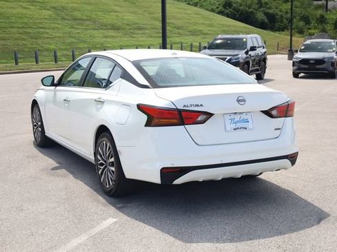 Used 2025 Nissan Altima 2.5 SV AWD/4WD image 6