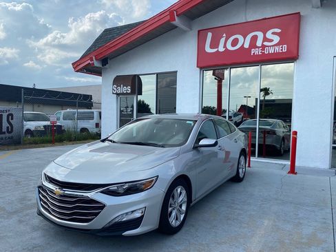Used 2021 Chevrolet Malibu LT FWD image 1
