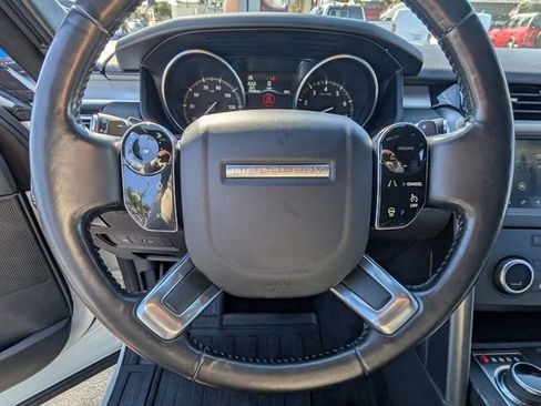 Used 2020 Land Rover Discovery Landmark image 34