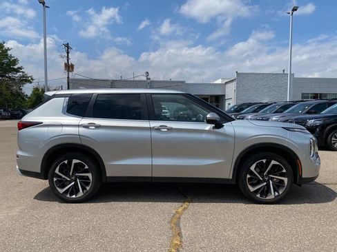 Used 2024 Mitsubishi Outlander SE AWD/4WD image 6