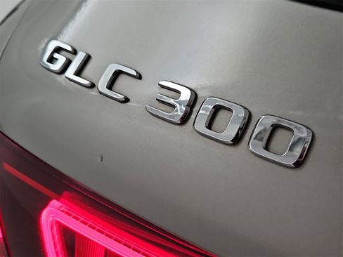Used 2022 Mercedes-Benz GLC 300 4MATIC image 12