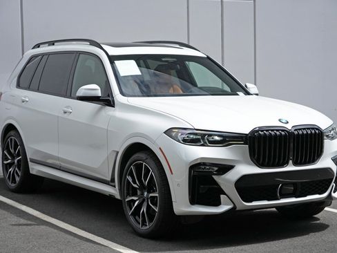 Used 2022 BMW X7 xDrive40i w/ M Sport Package AWD/4WD image 56