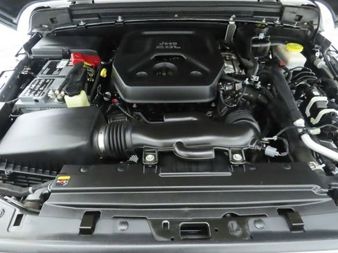 Used 2021 Jeep Wrangler Unlimited Sahara image 30