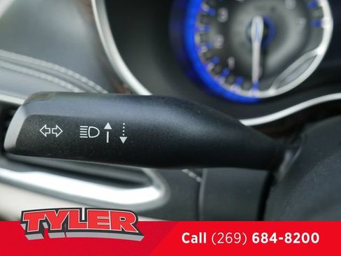 Used 2022 Chrysler Pacifica Limited AWD/4WD image 25