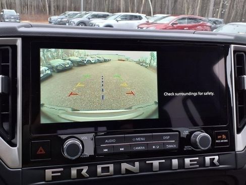 Used 2025 Nissan Frontier SV image 13