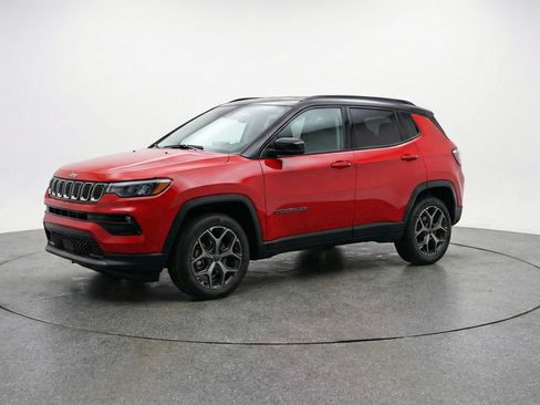 Used 2025 Jeep Compass Limited AWD/4WD image 3