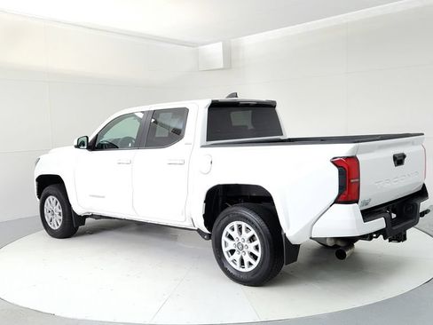 Used 2024 Toyota Tacoma SR5 AWD/4WD image 4