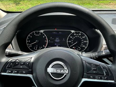 Used 2025 Nissan Altima 2.5 SV FWD image 14